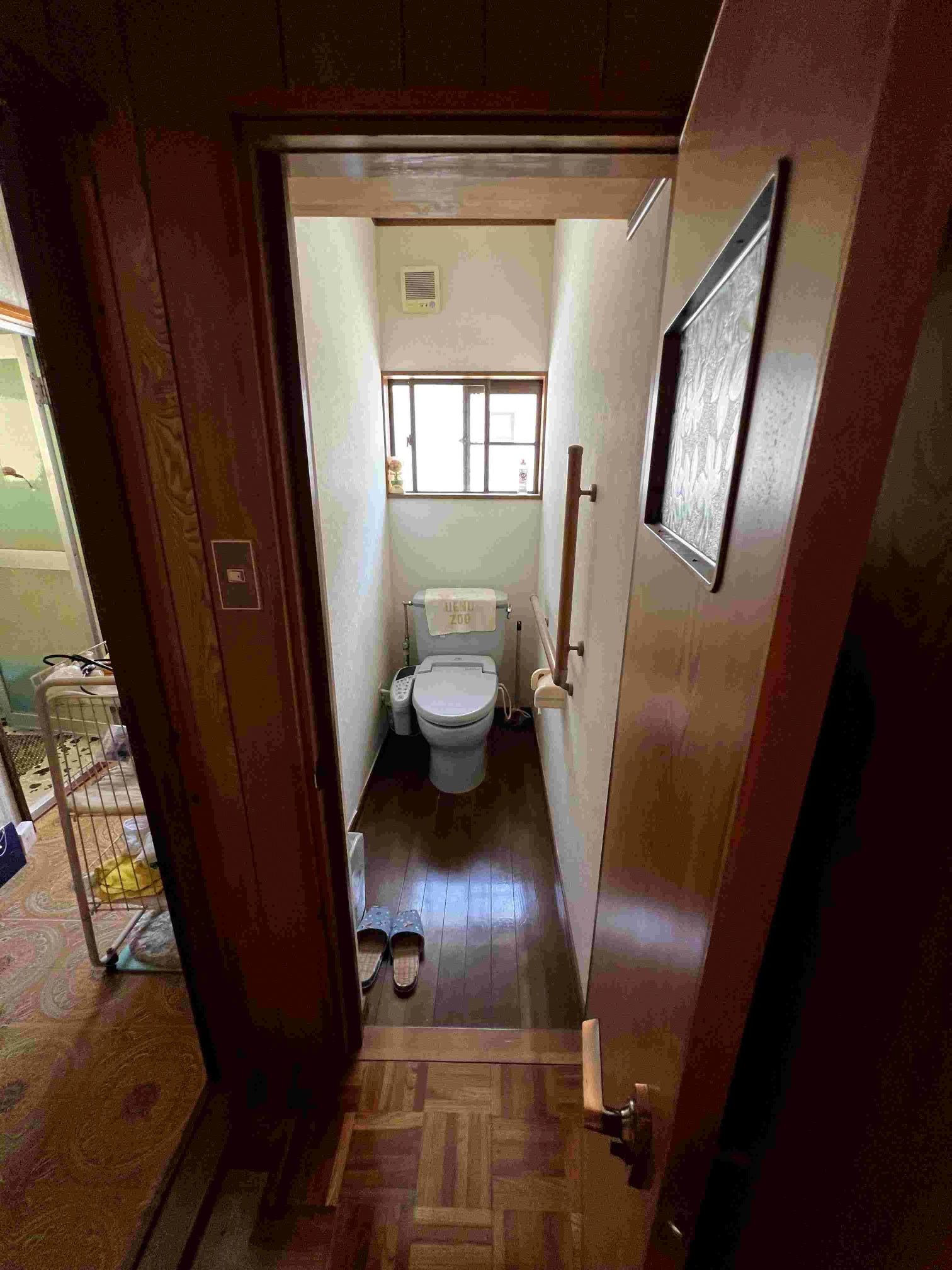 toilet.jpg