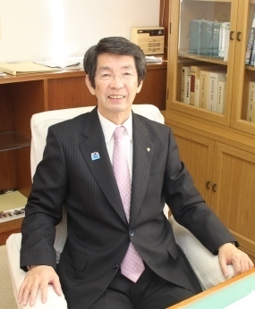 山田町長　佐藤　信逸